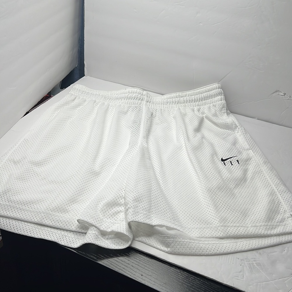 Nike Swoosh Fly Essential Women's Basketball Shorts - Picture 6 of 8